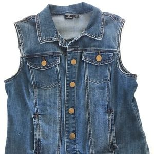 Women’s denim trucker vest in dark blue wash.